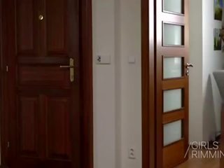 Молодий підліток рімінг два відмінно youngsters