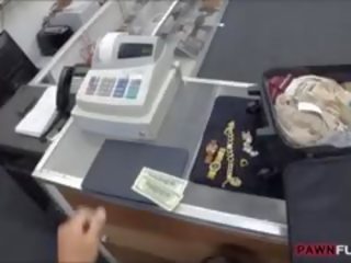 Недосвідчена латинка стюардеса манда прицвяхований на в pawnshop