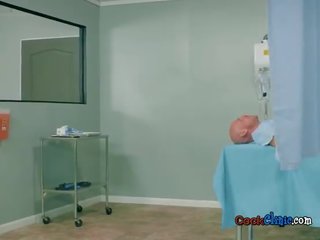Чудовий майстер валентина nappi devours великий статевий член з пацієнт
