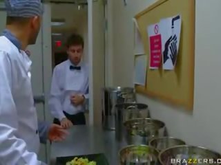สอง waiters fucks แฟน และ ปัง เธอ หี และ ตูด