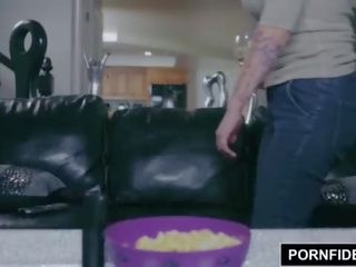 Pornfidelity 娜塔莎 vega 二 射精 開始 她的 呻吟